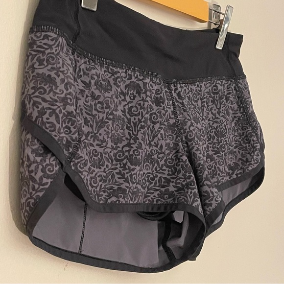 Lululemon Athletica Black & Gray Athletic Speed Shorts 2½” – Size 6 GUC - Picture 6 of 14